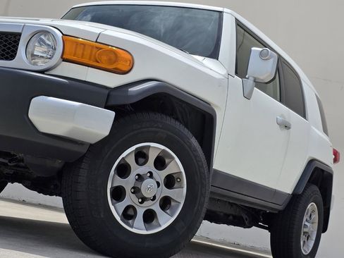 Used 2013 Toyota FJ Cruiser 4WD w/ Upgrade Pkg image 1