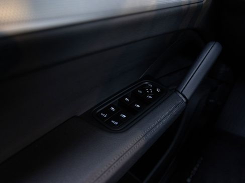 Certified 2025 Porsche Cayenne S image 22