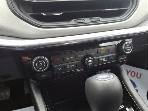 Certified 2024 Jeep Compass Limited image 20