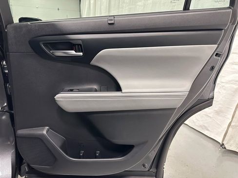 Used 2025 Toyota Highlander XLE image 55