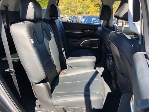 Used 2024 Kia Telluride EX w/ EX Captain's Chair Package FWD image 37