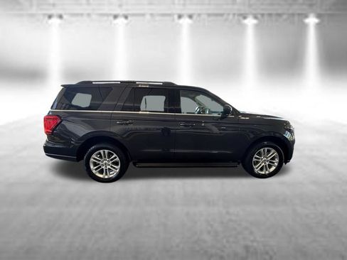Used 2024 Ford Expedition XLT RWD image 3