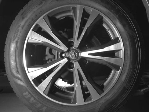 Used 2019 Nissan Rogue SV w/ Premium Package image 12