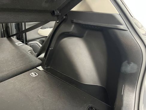 Used 2025 Hyundai Venue SEL FWD image 31
