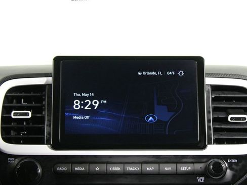 Certified 2024 Hyundai Venue Limited FWD image 9