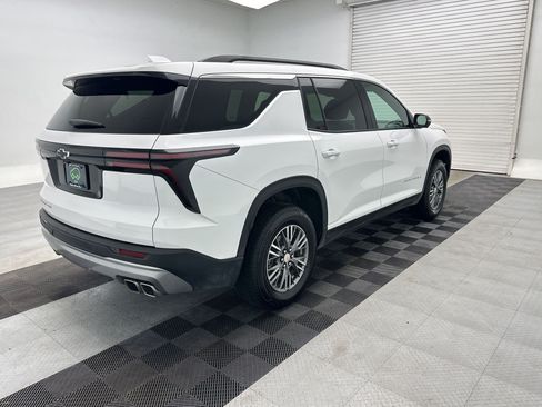 Used 2025 Chevrolet Traverse LT w/ Driver Confidence Package AWD/4WD image 9