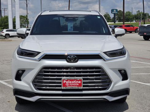 Used 2025 Toyota Grand Highlander AWD Hybrid image 2