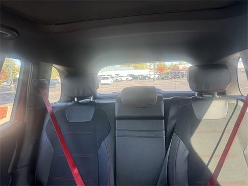 Used 2021 Mercedes-Benz GLB 35 AMG 4MATIC image 31