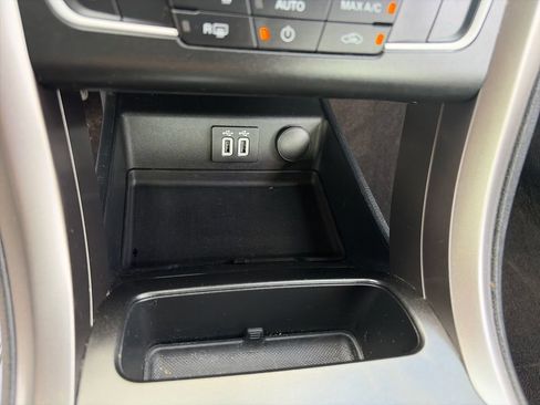 Used 2020 Ford Fusion SE FWD image 22