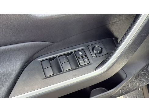 Used 2025 Toyota RAV4 LE AWD/4WD image 15