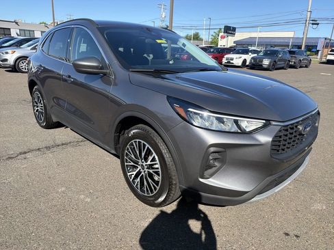 Used 2025 Ford Escape SE FWD image 7