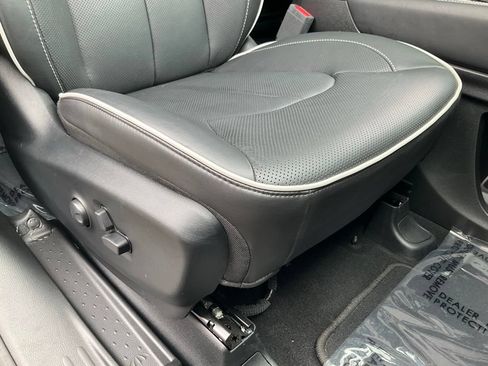 Used 2023 Chrysler Pacifica Limited w/ S Appearance Package FWD image 60