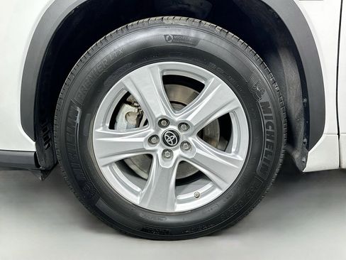 Certified 2024 Toyota Highlander LE image 31