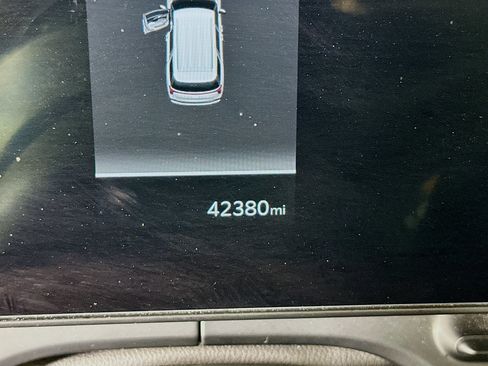 Used 2025 Kia Carnival FWD image 19