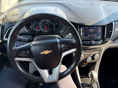 Used 2021 Chevrolet Trax LT w/ Premium Seat Package image 11