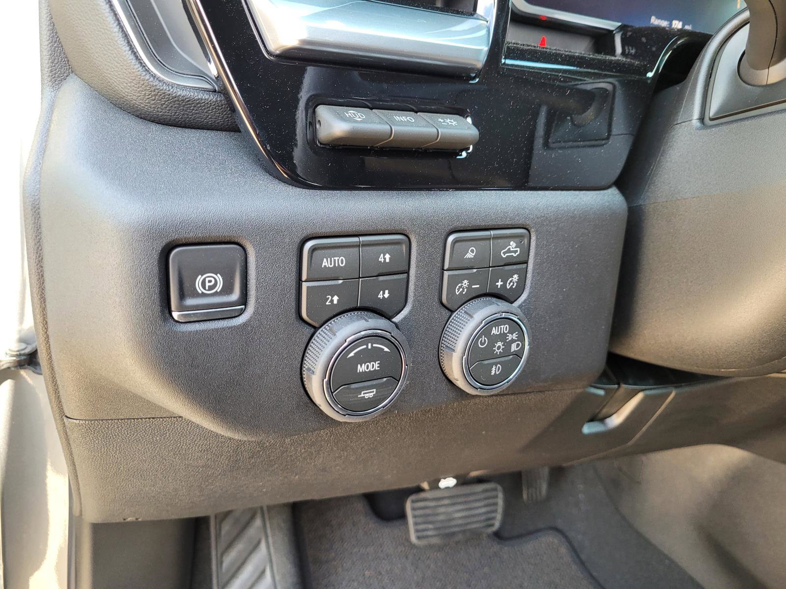 New 2026 Chevrolet Silverado 2500 High Country w/ High Country Premium Package AWD/4WD image 17