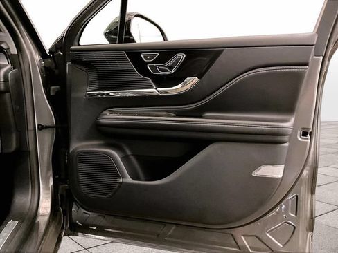 Used 2022 Lincoln Corsair AWD w/ Premium Package image 23