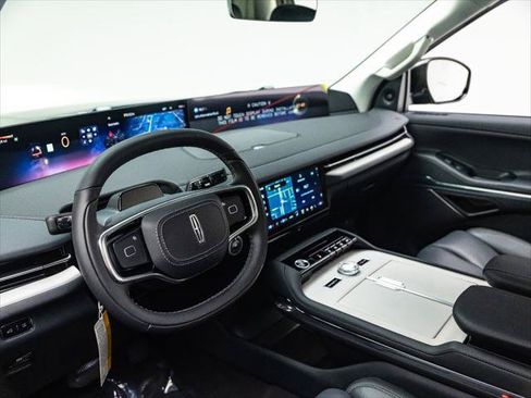 New 2027 Lincoln Navigator Premiere RWD image 16