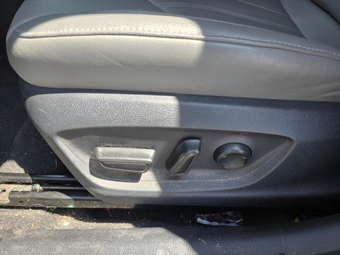 Used 2019 Toyota Avalon XLE w/ Carpet Mat Package FWD image 13