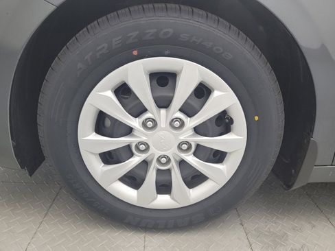 Used 2024 Kia Forte LX FWD image 31