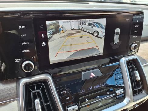 Certified 2022 Kia Sorento S w/ Panoramic Sunroof Package image 16