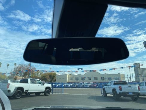 Used 2025 Cadillac XT6 Premium Luxury image 38