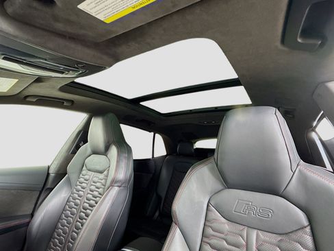 Used 2021 Audi RS Q8 4.0T w/ Carbon Optic Package image 23