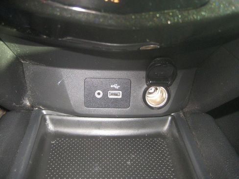 Used 2019 Nissan Rogue S image 17