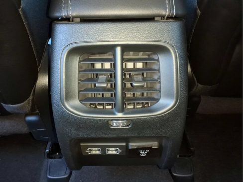 Used 2022 Jeep Cherokee Latitude Lux AWD/4WD image 31