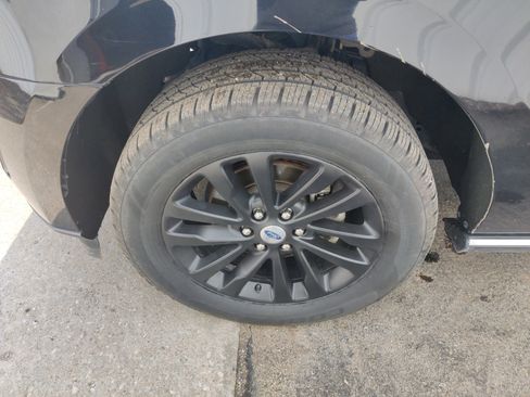 Used 2019 Ford Expedition Max Limited w/ Equipment Group 301A image 9