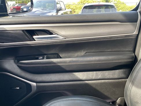 Used 2025 Jeep Wagoneer 4WD w/ Premium Group I image 16