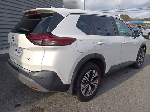 Used 2023 Nissan Rogue SV image 3