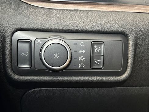 Used 2022 Ford Explorer Limited w/ Equipment Group 301A RWD image 3
