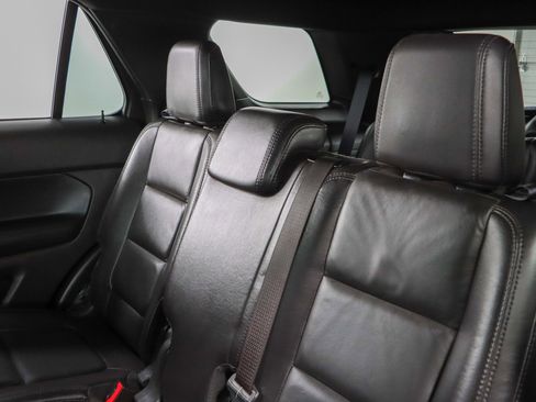 Used 2014 Ford Explorer XLT w/ Equipment Group 202A image 24