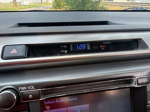 Used 2014 Toyota RAV4 XLE AWD/4WD image 38