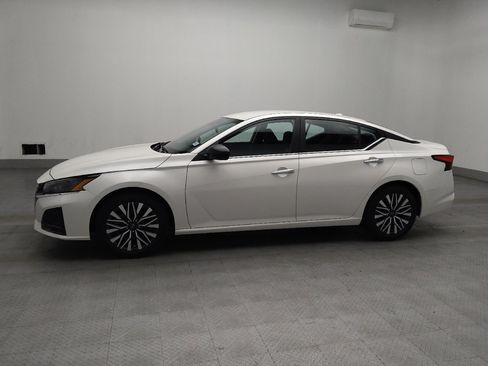 Used 2024 Nissan Altima 2.5 SV image 2