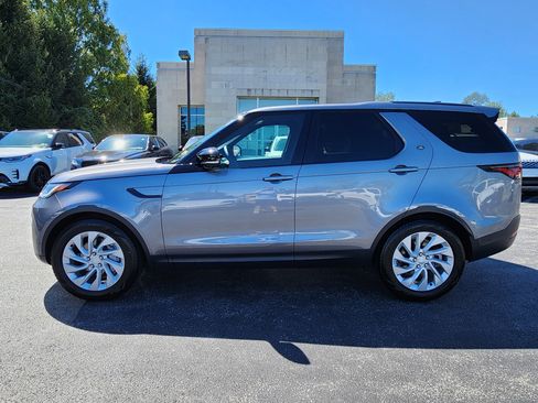 Used 2025 Land Rover Discovery S image 5