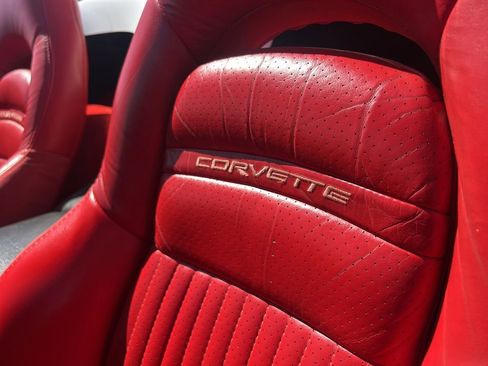 Used 2000 Chevrolet Corvette Convertible w/ Memory Pkg RWD image 15