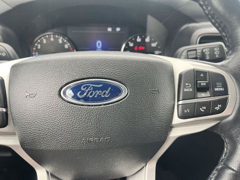 Used 2022 Ford Explorer XLT w/ Equipment Group 202A AWD/4WD image 25