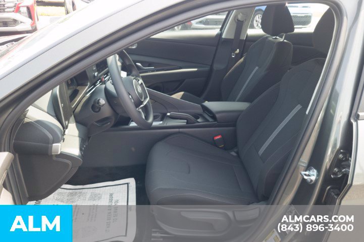 Used 2026 Hyundai Elantra SE FWD image 14