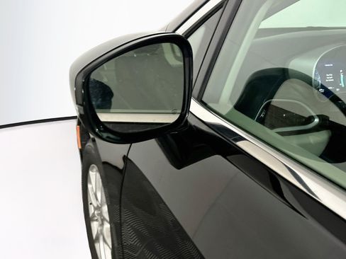 Used 2024 Chrysler Pacifica Touring-L FWD image 16