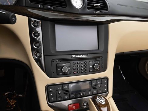 Used 2015 Maserati GranTurismo Convertible RWD image 38
