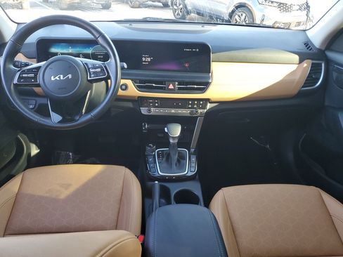 Certified 2025 Kia Seltos EX w/ EX Sunroof Package image 12