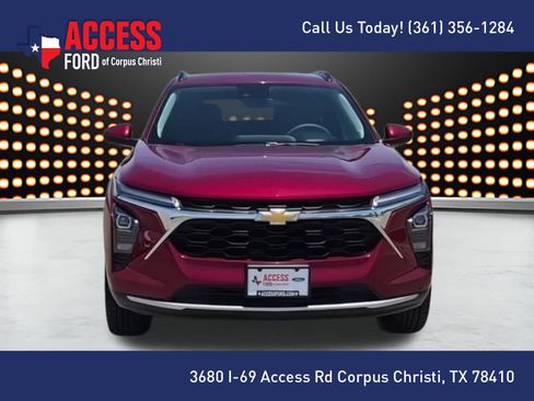 Used 2025 Chevrolet Trax LT FWD image 3