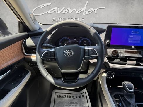 Used 2025 Toyota Grand Highlander AWD image 22