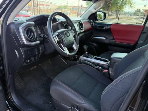 Used 2017 Toyota Tacoma SR5 AWD/4WD image 8