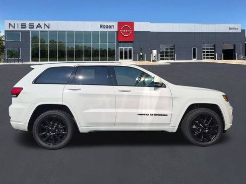 Used 2020 Jeep Grand Cherokee Altitude AWD/4WD image 2