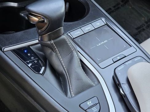 Used 2021 Lexus UX 250h w/ Accessory Package (Z1) AWD/4WD image 34