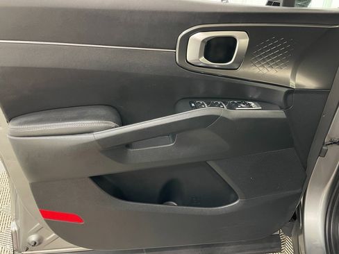 Used 2021 Kia Sorento S image 22