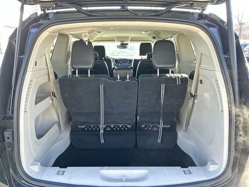 Used 2024 Chrysler Pacifica Touring-L image 28
